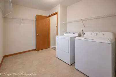 1321 Oakwood Avenue, Dekalb, IL 60115 - Photo 17
