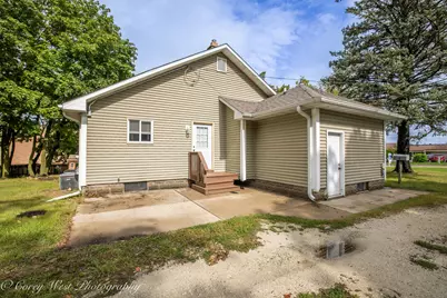 1321 Oakwood Avenue, Dekalb, IL 60115 - Photo 3
