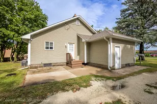 1321 Oakwood Ave, Dekalb, IL 60115 - Photo 3