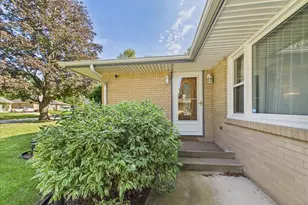912 Chelsea Ave, Rockford, IL 61107 - Photo 5