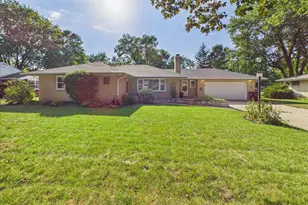 912 Chelsea Ave, Rockford, IL 61107 - Photo 1