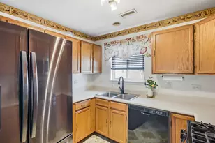 2917 Shelly Ln, Aurora, IL 60504 - Photo 7
