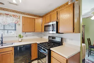 2917 Shelly Ln, Aurora, IL 60504 - Photo 9