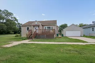 802 Vine St, Lockport, IL 60441 - Photo 1