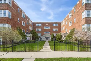 2914 W Berwyn St, Chicago, IL 60625 - Photo 1