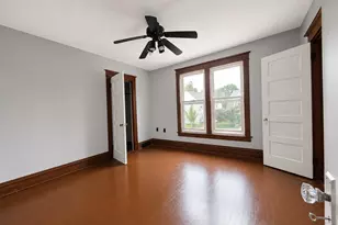 506 Barrett St, Elgin, IL 60120 - Photo 11