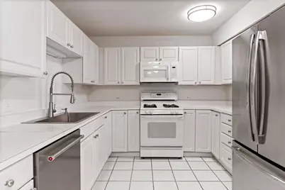 230 E Ontario Street #1905, Chicago, IL 60611 - Photo 5