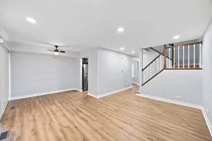 2018 Quaker Hollow Ln, Streamwood, IL 60107 - Photo 9