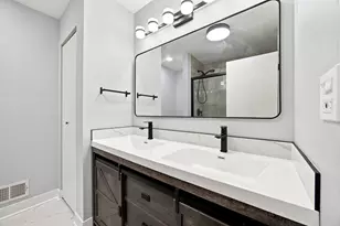 2018 Quaker Hollow Ln, Streamwood, IL 60107 - Photo 23