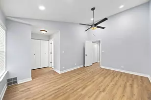 2018 Quaker Hollow Ln, Streamwood, IL 60107 - Photo 21