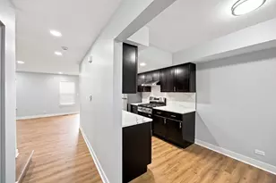 2018 Quaker Hollow Ln, Streamwood, IL 60107 - Photo 3