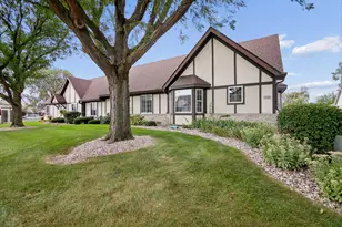 1880 Willow Cir Dr, Crest Hill, IL 60403 - Photo 1