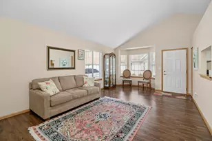 1880 Willow Cir Dr, Crest Hill, IL 60403 - Photo 3