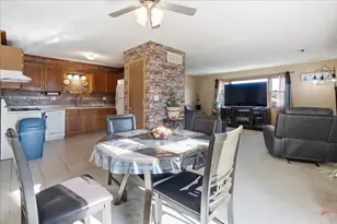 1056 Manchester Ct, South Elgin, IL 60177 - Photo 9