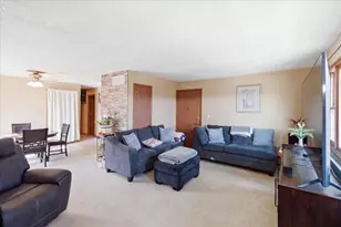 1056 Manchester Ct, South Elgin, IL 60177 - Photo 5