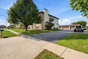 1056 Manchester Ct, South Elgin, IL 60177 - Photo 3