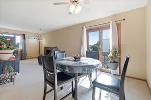 1056 Manchester Ct, South Elgin, IL 60177 - Photo 7