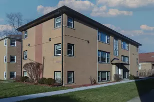 6925 N Rosemary Ln, Niles, IL 60714 - Photo 1