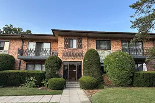 1033 Busse Hwy, Park Ridge, IL 60068 - Photo 1