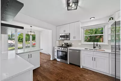 7725 Narragansett Avenue, Burbank, IL 60459 - Photo 9