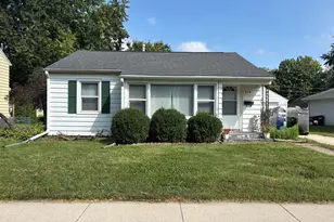 915 N 10th St, Rochelle, IL 61068 - Photo 1
