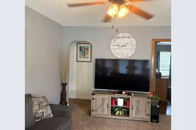 915 N 10th Street, Rochelle, IL 61068 - Photo 7