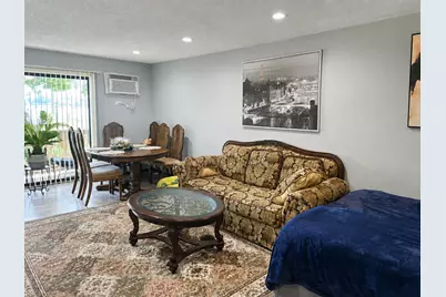 4 Parkside Court #3, Vernon Hills, IL 60061 - Photo 3