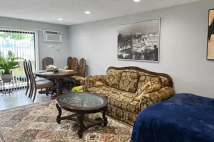 4 Parkside Ct, Vernon Hills, IL 60061 - Photo 3