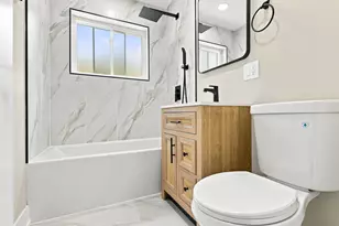 10933 S Eggleston Ave, Chicago, IL 60628 - Photo 15