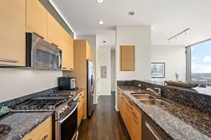 500 W Superior St, Chicago, IL 60654 - Photo 7