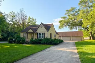 925 W Spring St, South Elgin, IL 60177 - Photo 1
