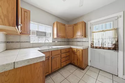 9516 S Yale Avenue, Chicago, IL 60628 - Photo 19