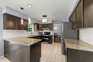 24 Westmoor Ct, Aurora, IL 60502 - Photo 9