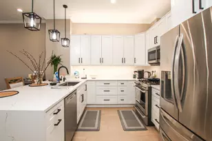 340 W Superior St, Chicago, IL 60654 - Photo 5