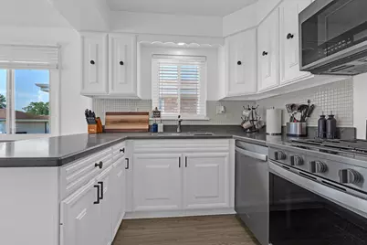6820 N Sauganash Avenue, Chicago, IL 60646 - Photo 15