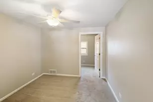 2226 Marshall Pkwy, Waukegan, IL 60085 - Photo 27