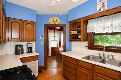 35 W Maple Avenue, Roselle, IL 60172 - Photo 5
