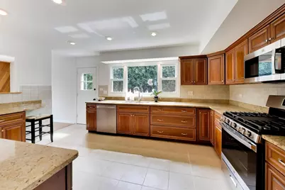 2307 N Kennicott Drive, Arlington Heights, IL 60004 - Photo 13