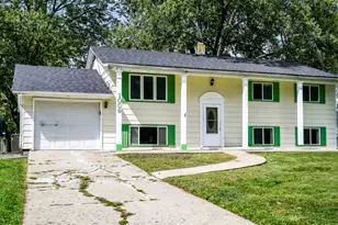 1009 Holiday Dr, Champaign, IL 61821 - Photo 5