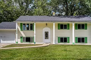 1009 Holiday Dr, Champaign, IL 61821 - Photo 3