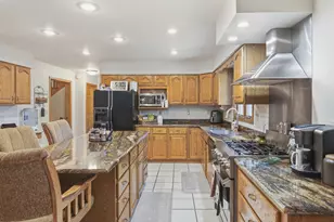 701 Edwards Ave, Lasalle, IL 61301 - Photo 7