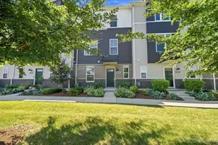 806 Finley Dr, Aurora, IL 60504 - Photo 1