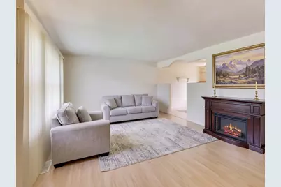 139 W Melody Lane, Woodstock, IL 60098 - Photo 5