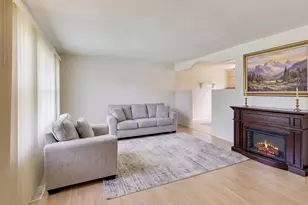 139 W Melody Ln, Woodstock, IL 60098 - Photo 5