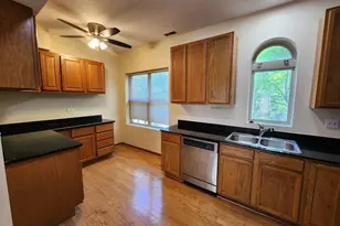 2363 E 70th Pl, Chicago, IL 60649 - Photo 5