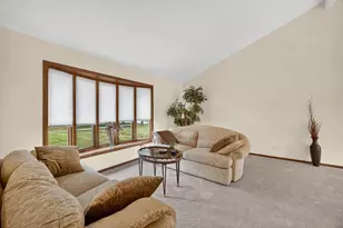 1105 N Itasca Rd, Addison, IL 60101 - Photo 7