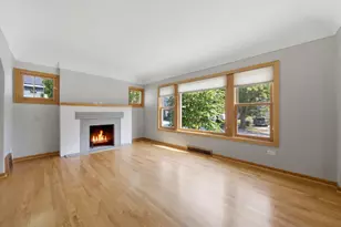 586 S Hawthorne Ave, Elmhurst, IL 60126 - Photo 5
