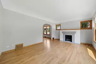 586 S Hawthorne Ave, Elmhurst, IL 60126 - Photo 3