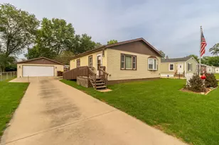 210 E Greenview Ave, Machesney Park, IL 61115 - Photo 1