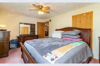 210 E Greenview Avenue, Machesney Park, IL 61115 - Photo 9